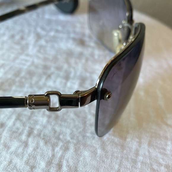 Coach: Black Bleeker (S322) Sunglasses- Case & Cleaning Cloth- lenses have marks - Picture 4 of 16